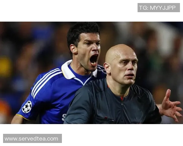 因饱受争议与球迷骂声四起他依然不退缩继续为球队拼搏的足球明星 因饱受争议与球迷骂声四起他依然不退缩继续为球队拼搏的足球明星