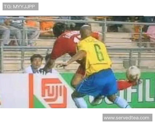 足球球星铲娃事件引发热议专家解析背后影响及球迷反应 足球球星铲娃事件引发热议专家解析背后影响及球迷反应