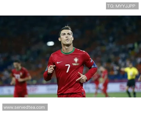 足球巨星C罗的传奇人生与无与伦比的赛场表现分析