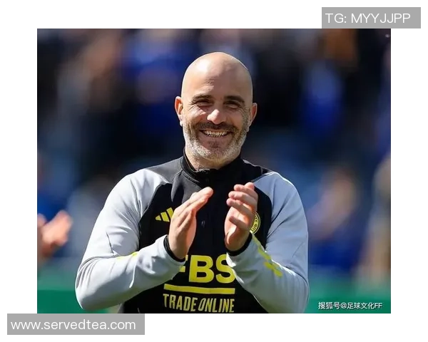 足球球星摸头庆祝方式的起源与意义解析，如何成为场上独特的个人标志